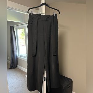Lululemon wide leg pants.